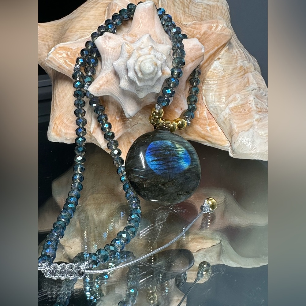 MESMERIZING LABRADORITE NECKLACE